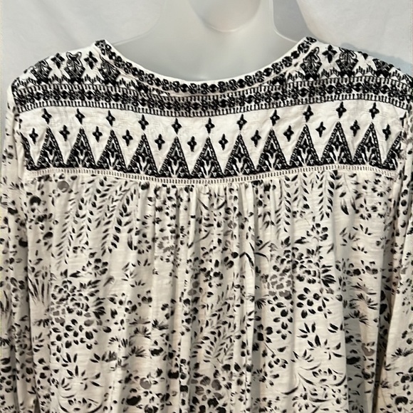 Lucky Brand Black and White V Neck Long Sleeve Blouse Notch Embroidery Size 1XL - Picture 6 of 8